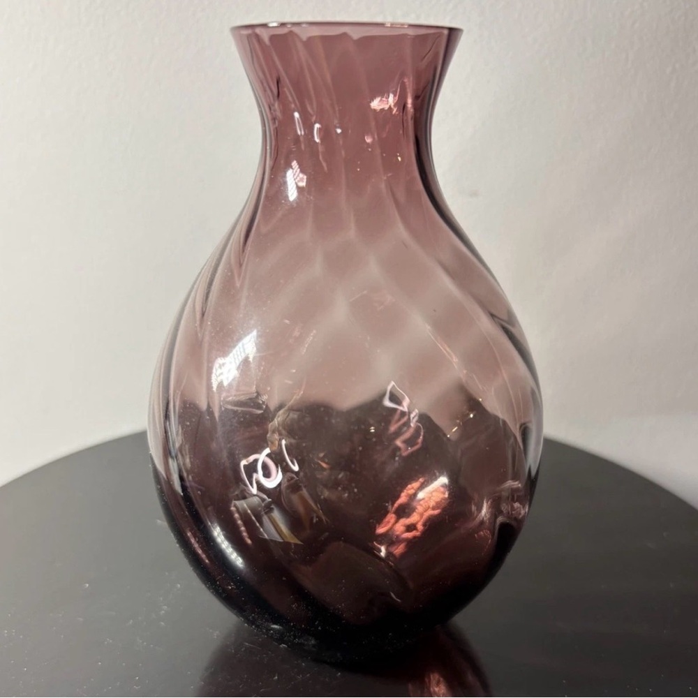 UV Reactive Blown Optic Swirl Amethyst Vase Vintage 5.25” Tall